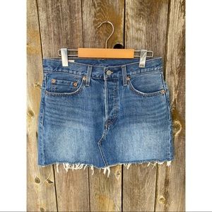 LEVI’S raw hem denim button fly mini skirt